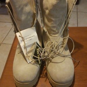 VIBRAM BOOTS SIZE 13 1/2
